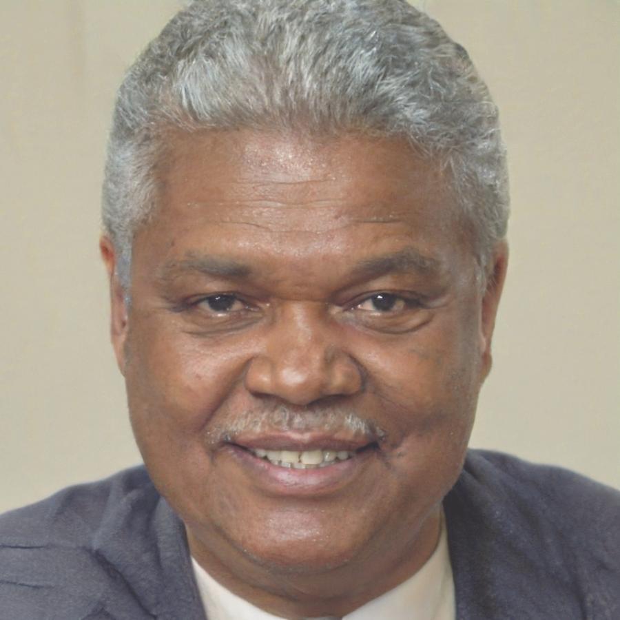 Financial analysis instructor reviewing assessment methodologies